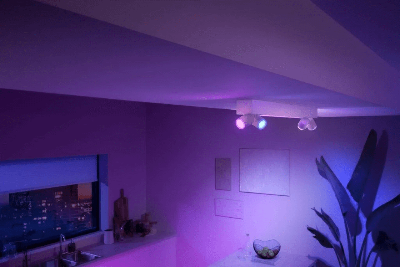 Erste Bilder: Das ist die Philips Hue Centris Deckenlampe mit Spots und  Balken-Leuchte