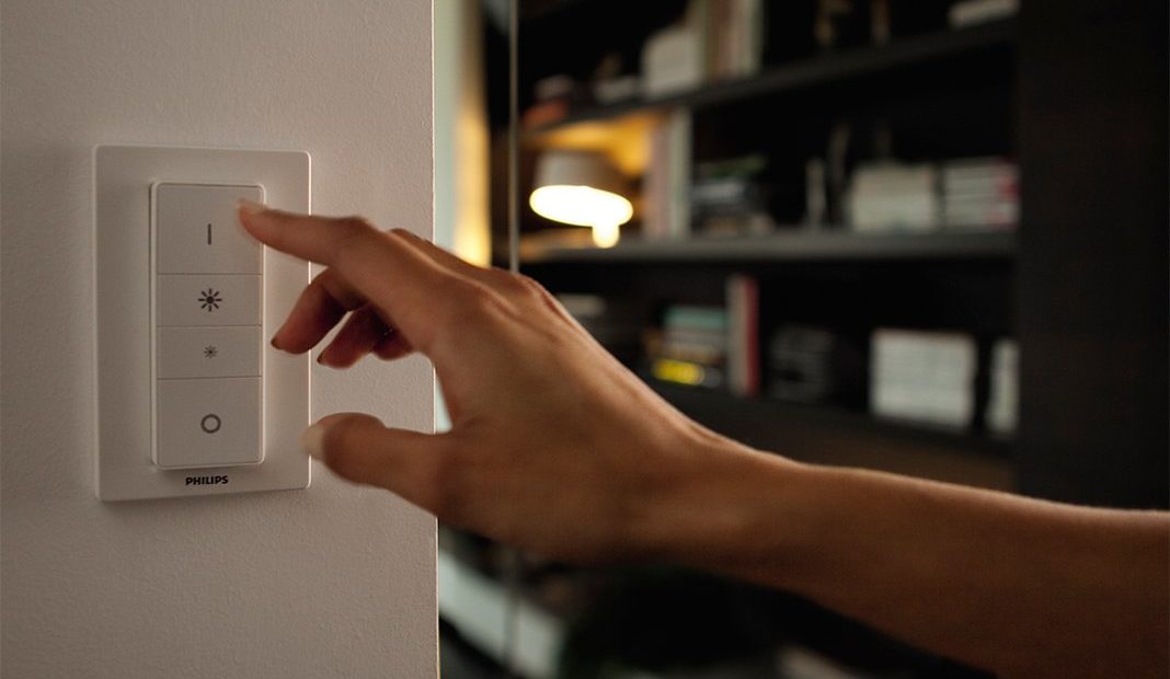 Philips Hue Dimmschalter reagiert nicht mehr: Soft Reset Philips Hue Dimmschalter reagiert nicht: Soft Reset schafft