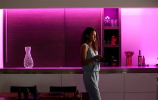 Reduziert: 3 Meter Philips Hue Lightstrip Plus für 58,48€ statt 75€