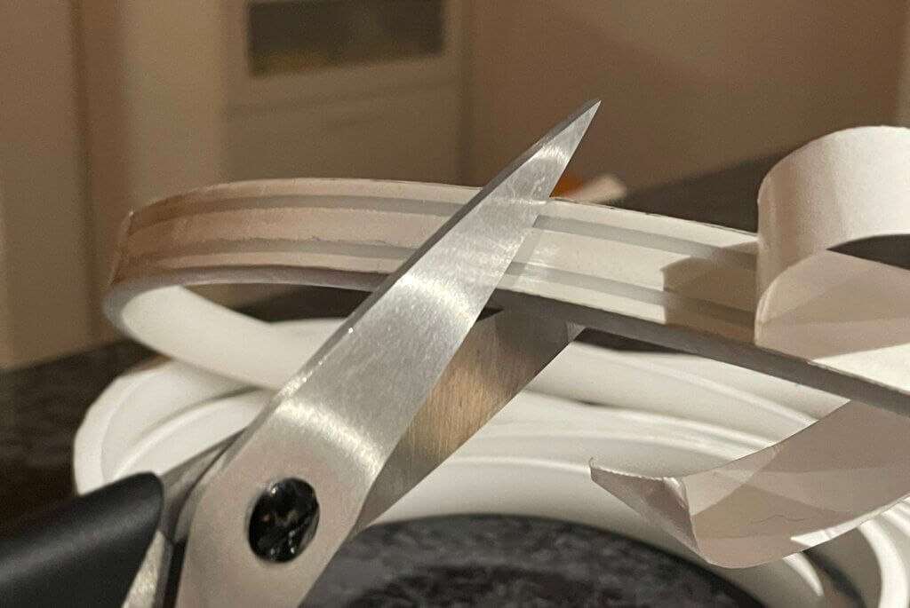 Hue OmniGlow Lightstrip: So wird der Leuchtstreifen richtig gekürzt