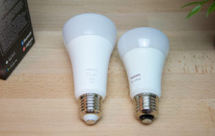 Im direkten Vergleich: Hue White 806 Lumen gegen Hue White 1600 Lumen