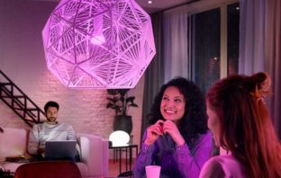 Philips Hue Starterset mit 3x bunten E27 Leuchtmittel + Hue Bridge für 88,99€