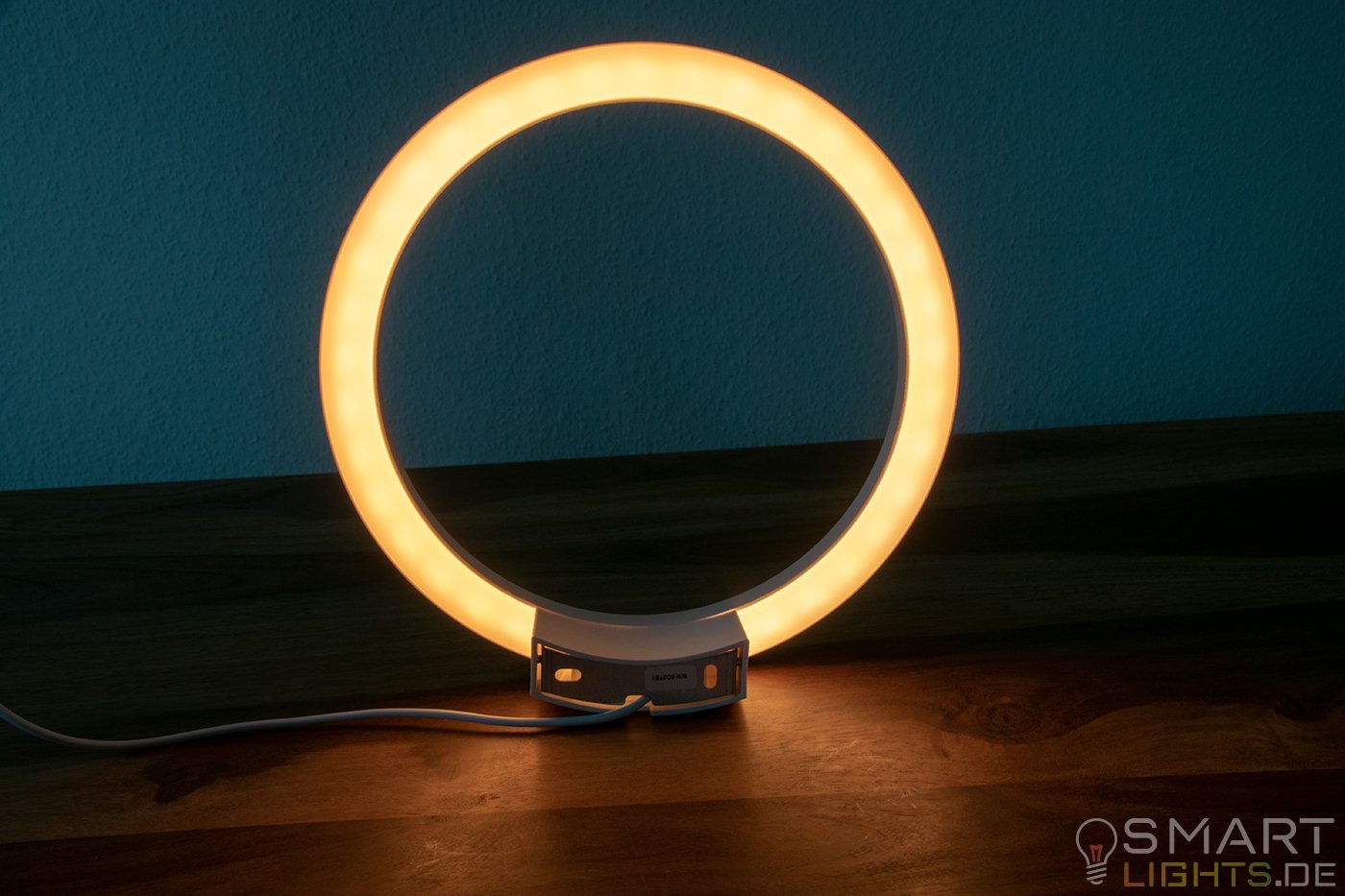 Philips Hue White and Color Ambiance Sana LED Wandleuchte 4090131P7 leuchtet in Warmweiß