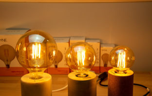 Im Video: click-licht SHYNE E27 ZigBee Filament Leuchtmittel ausprobiert